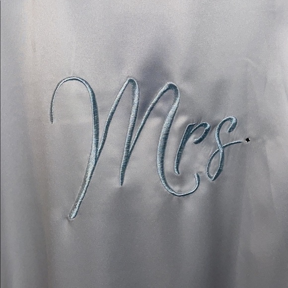 Apt 9 Mrs. Robe - Picture 2 of 5